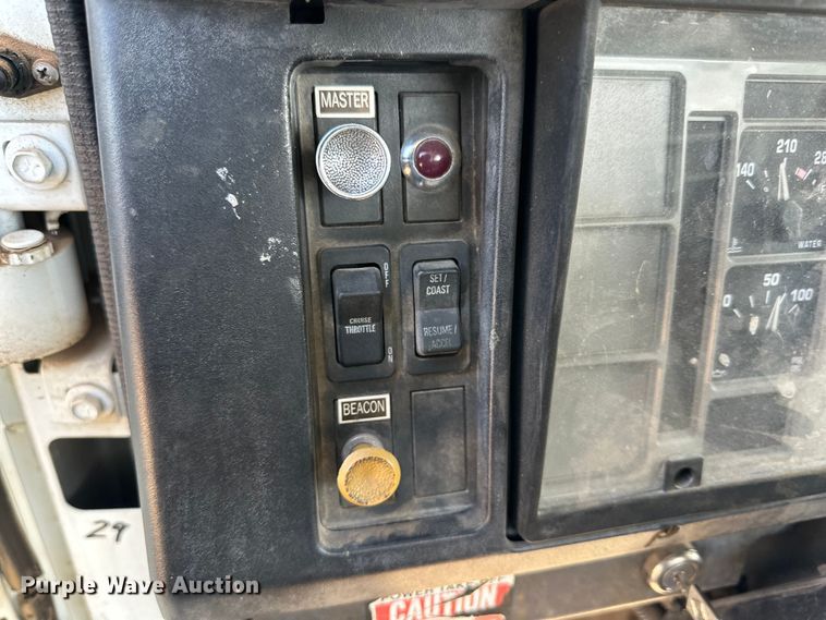 image for item DG4379 1999 International 4700 bucket truck