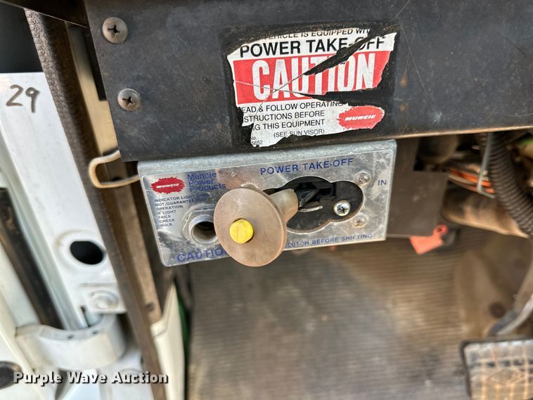 image for item DG4379 1999 International 4700 bucket truck