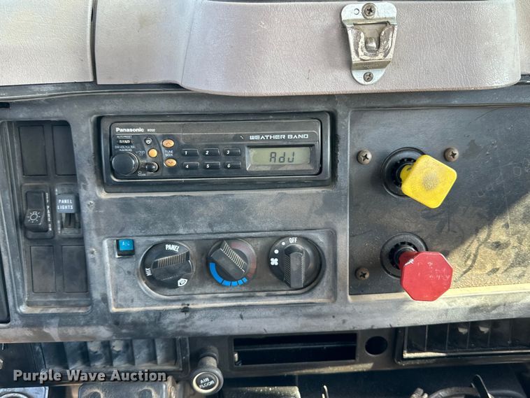 image for item DG4379 1999 International 4700 bucket truck