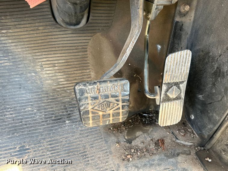 image for item DG4379 1999 International 4700 bucket truck