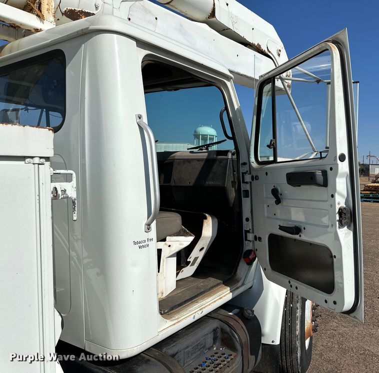 image for item DG4379 1999 International 4700 bucket truck