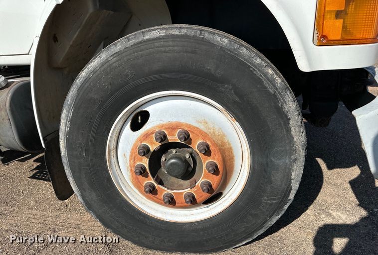 image for item DG4379 1999 International 4700 bucket truck