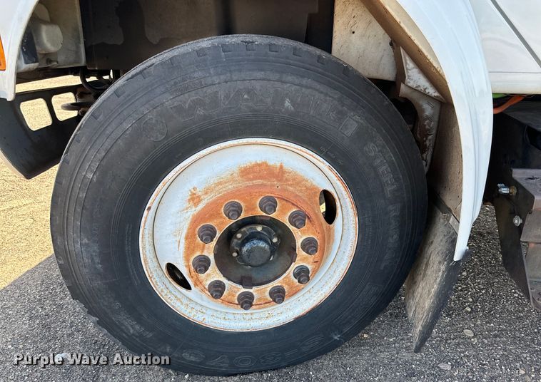 image for item DG4379 1999 International 4700 bucket truck