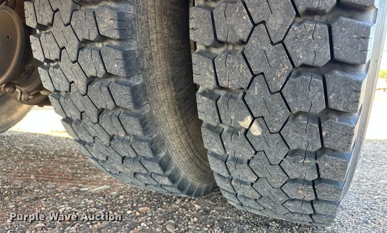 image for item DG4379 1999 International 4700 bucket truck