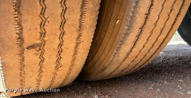 image for item DG4380 1992 G&H Manufacturing  1630 roll-off container trailer