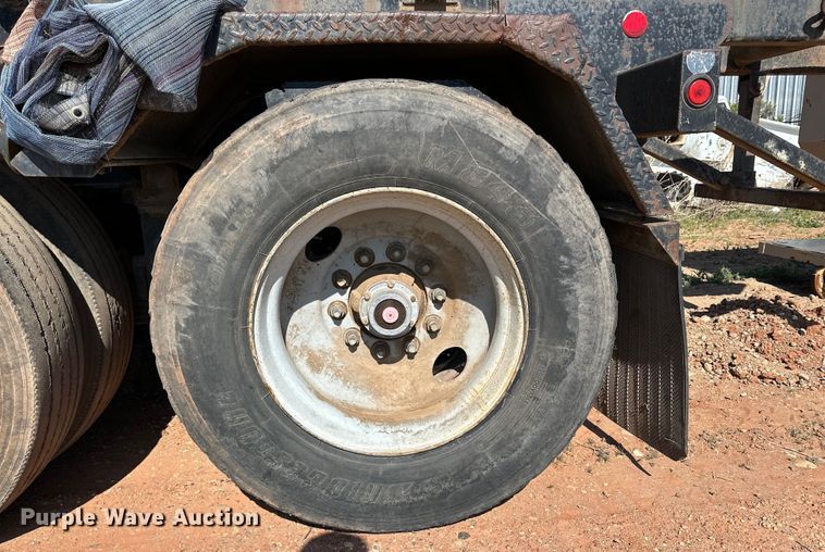 image for item DG4380 1992 G&H Manufacturing  1630 roll-off container trailer