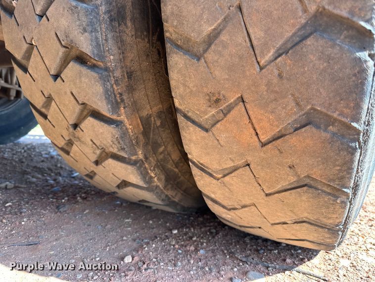 image for item DG4380 1992 G&H Manufacturing  1630 roll-off container trailer