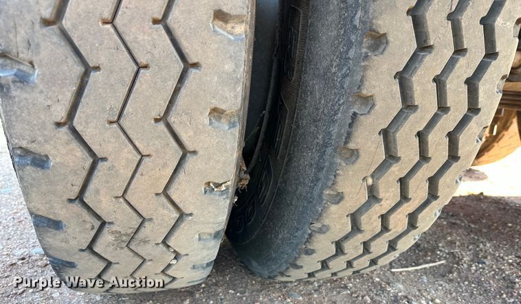 image for item DG4380 1992 G&H Manufacturing  1630 roll-off container trailer