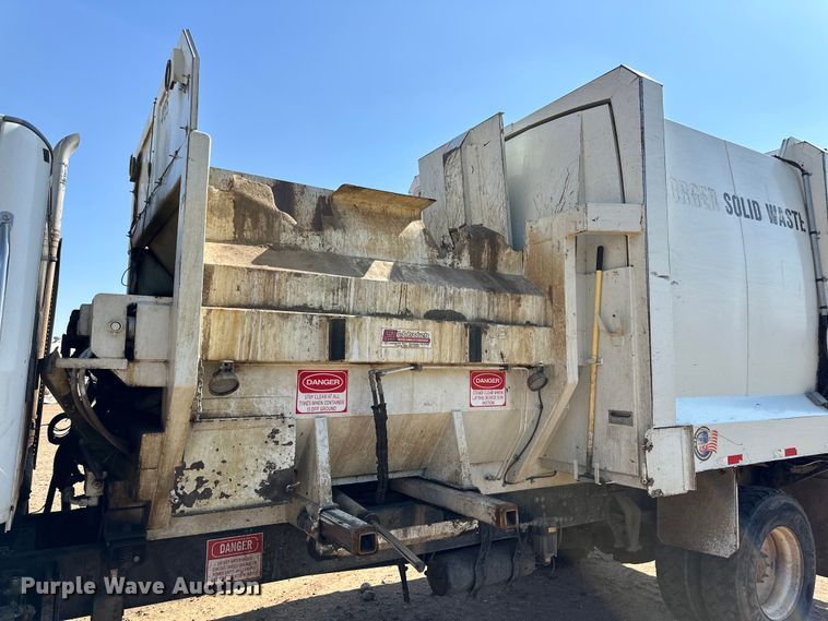 image for item DG4381 2015 Freightliner  Business Class M2 refuse truck