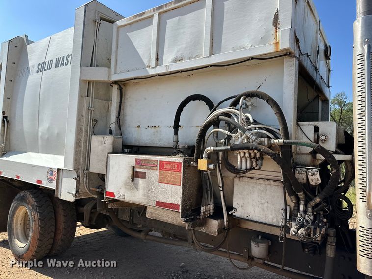 image for item DG4381 2015 Freightliner  Business Class M2 refuse truck