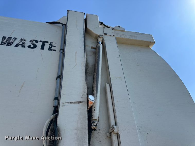 image for item DG4381 2015 Freightliner  Business Class M2 refuse truck