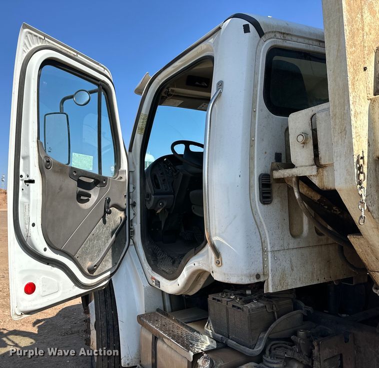 image for item DG4381 2015 Freightliner  Business Class M2 refuse truck