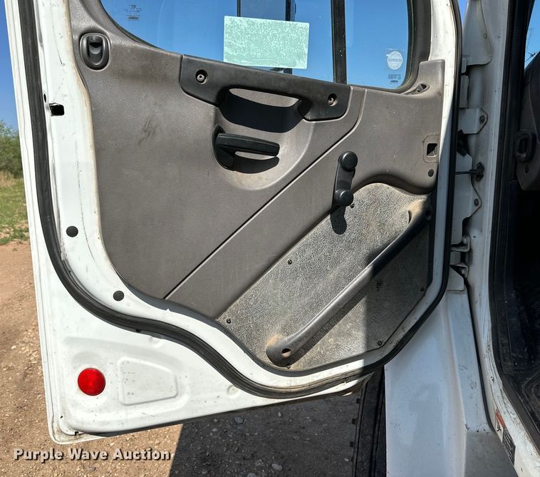 image for item DG4381 2015 Freightliner  Business Class M2 refuse truck