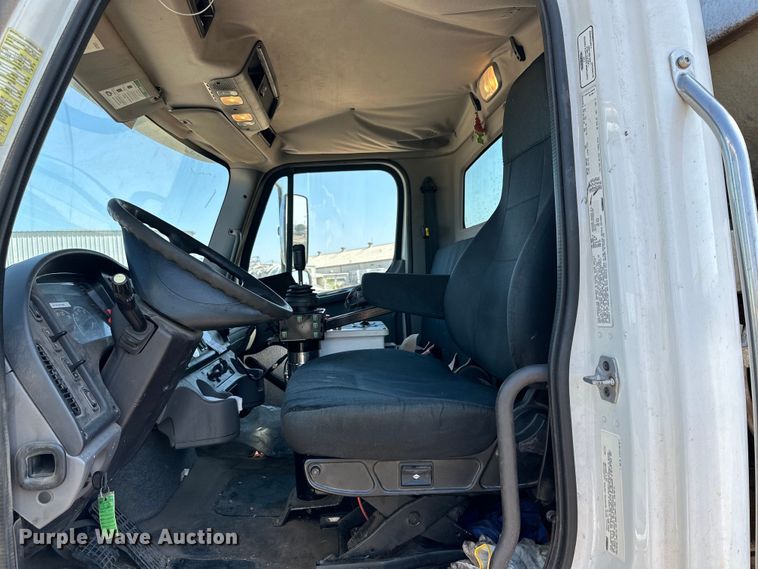 image for item DG4381 2015 Freightliner  Business Class M2 refuse truck