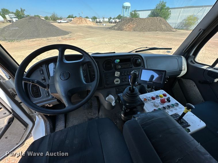 image for item DG4381 2015 Freightliner  Business Class M2 refuse truck