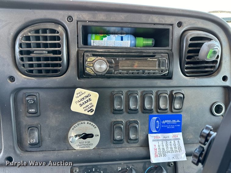 image for item DG4381 2015 Freightliner  Business Class M2 refuse truck