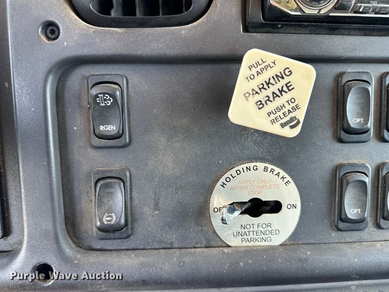 image for item DG4381 2015 Freightliner  Business Class M2 refuse truck