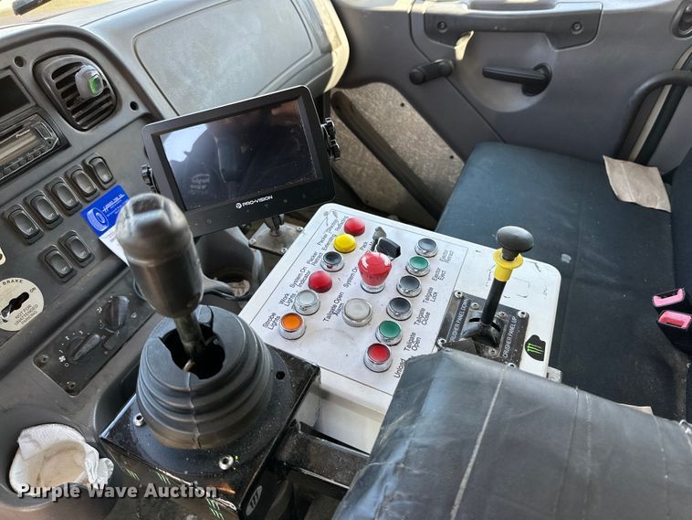 image for item DG4381 2015 Freightliner  Business Class M2 refuse truck