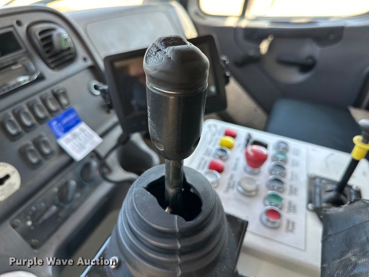 image for item DG4381 2015 Freightliner  Business Class M2 refuse truck