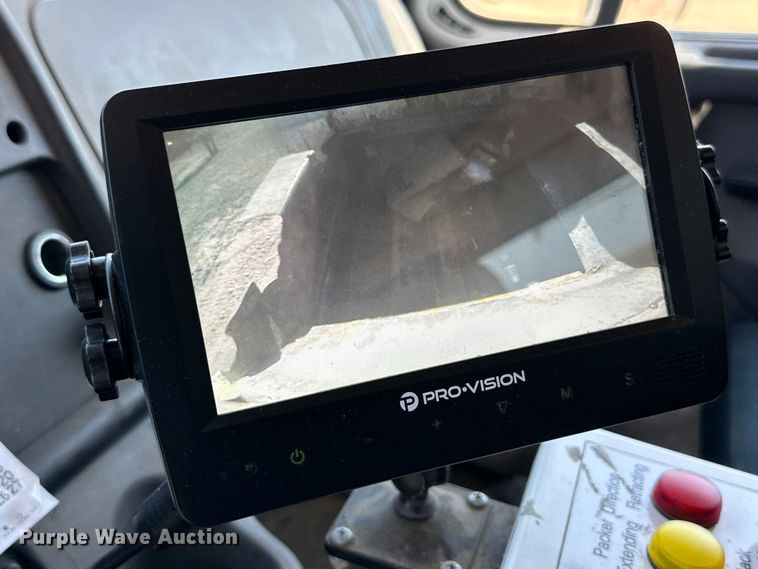 image for item DG4381 2015 Freightliner  Business Class M2 refuse truck