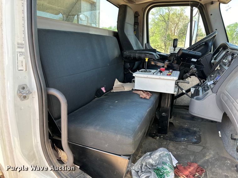 image for item DG4381 2015 Freightliner  Business Class M2 refuse truck