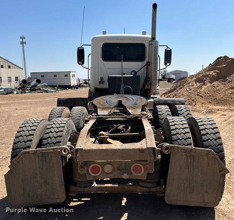 image for item DG4384 2007 Mack CXP semi truck