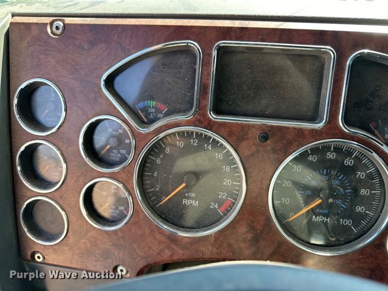 image for item DG4384 2007 Mack CXP semi truck