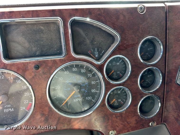 image for item DG4384 2007 Mack CXP semi truck