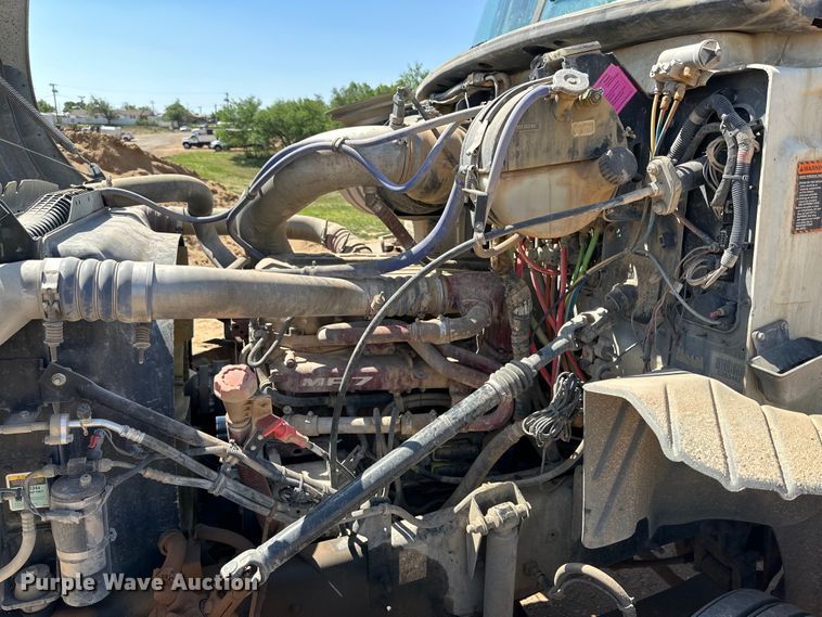 image for item DG4384 2007 Mack CXP semi truck