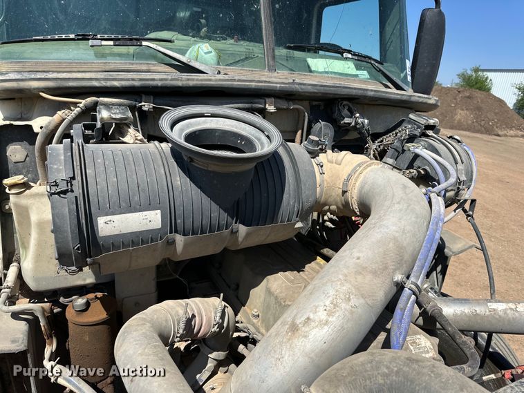image for item DG4384 2007 Mack CXP semi truck