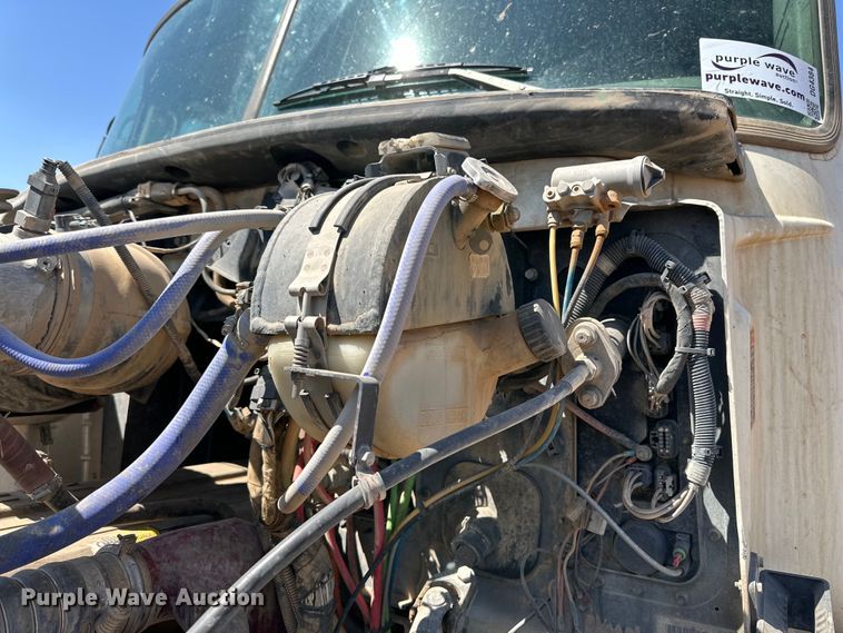 image for item DG4384 2007 Mack CXP semi truck