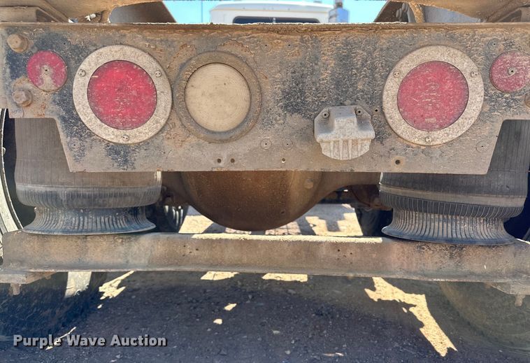 image for item DG4384 2007 Mack CXP semi truck