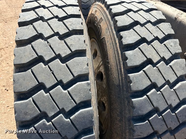 image for item DG4384 2007 Mack CXP semi truck