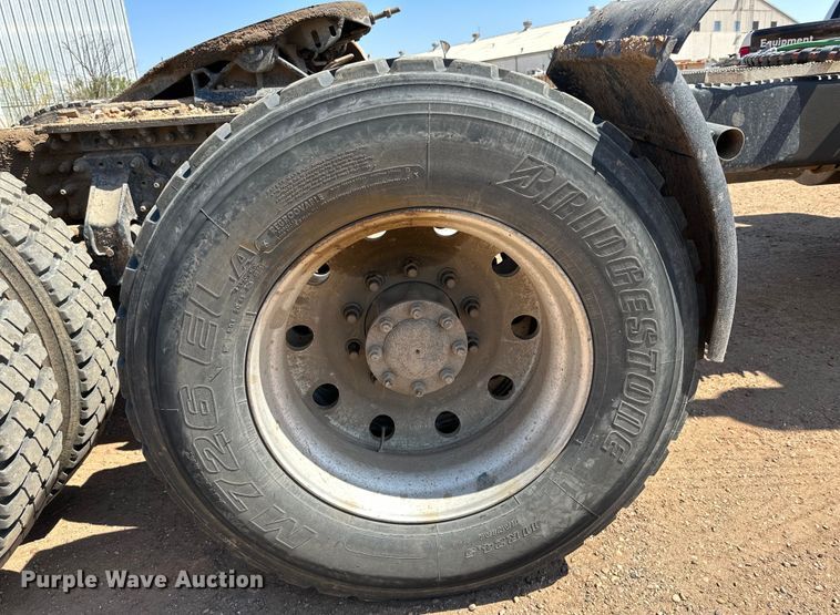 image for item DG4384 2007 Mack CXP semi truck