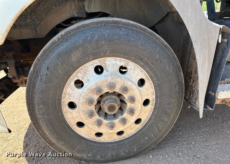 image for item DG4384 2007 Mack CXP semi truck