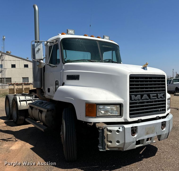 image for item DG4387 1995 Mack semi truck