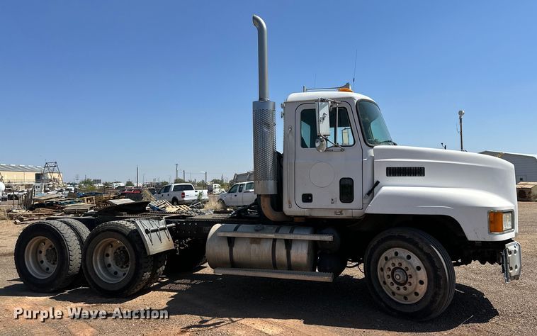 image for item DG4387 1995 Mack semi truck