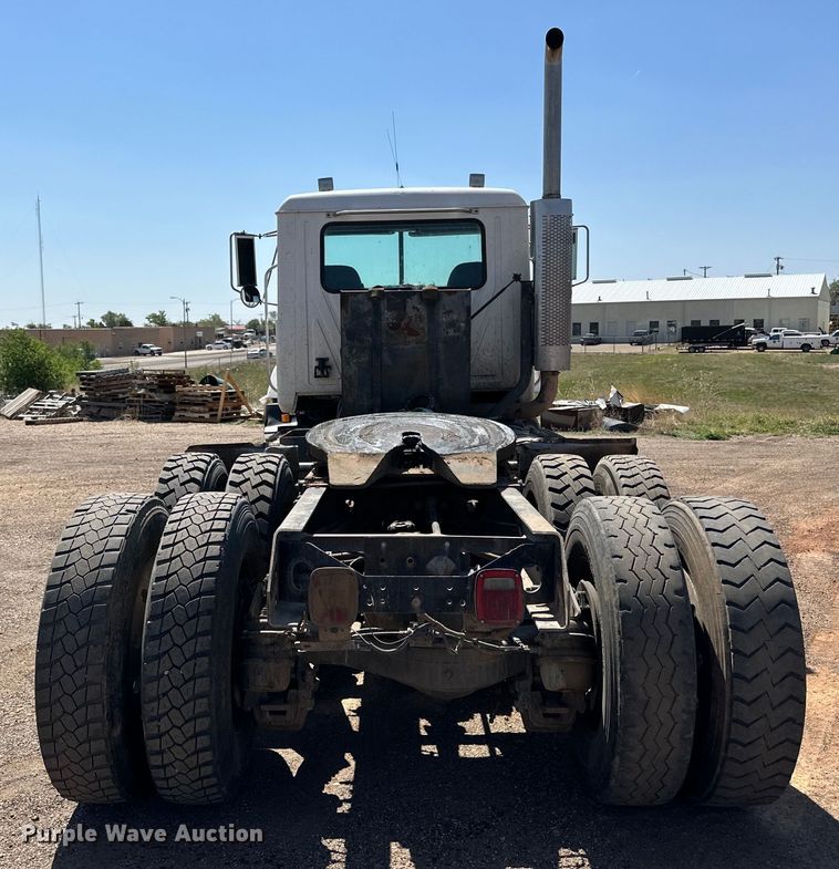 image for item DG4387 1995 Mack semi truck