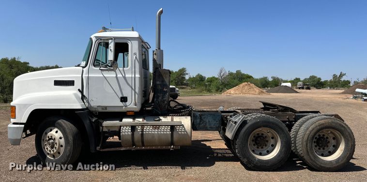 image for item DG4387 1995 Mack semi truck