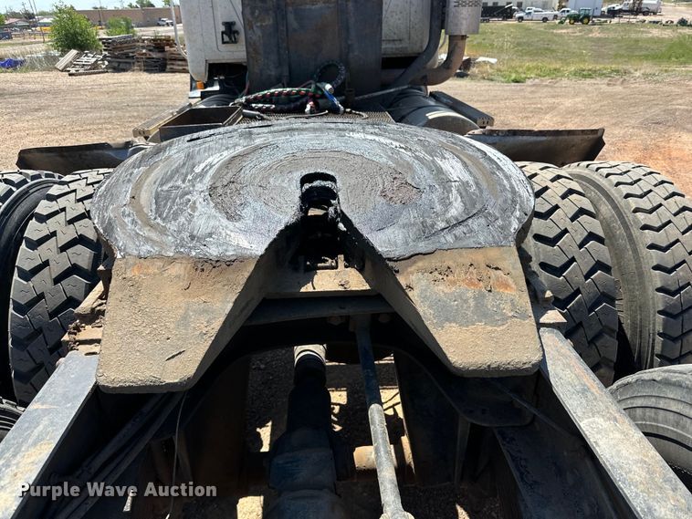 image for item DG4387 1995 Mack semi truck