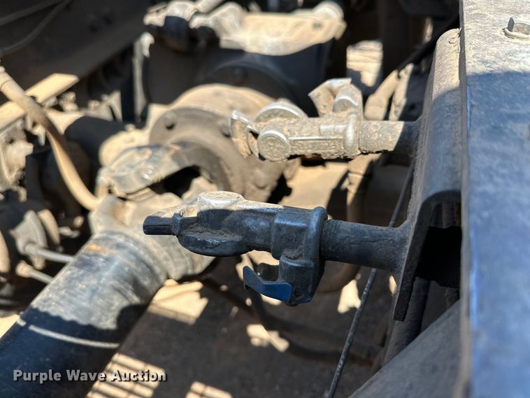 image for item DG4387 1995 Mack semi truck