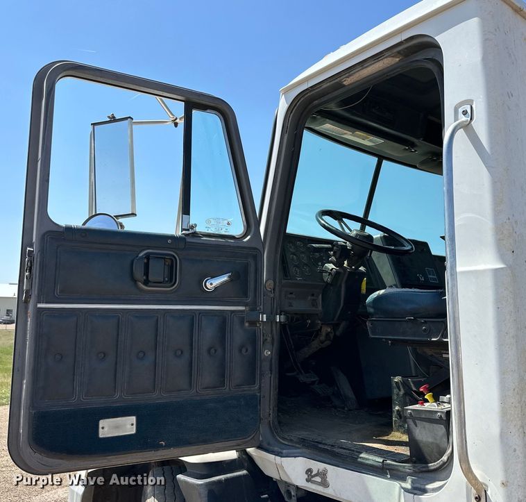 image for item DG4387 1995 Mack semi truck