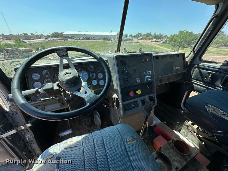 image for item DG4387 1995 Mack semi truck