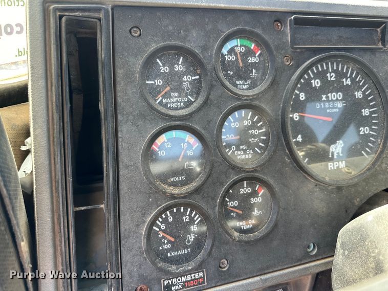 image for item DG4387 1995 Mack semi truck