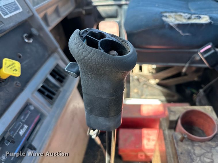 image for item DG4387 1995 Mack semi truck