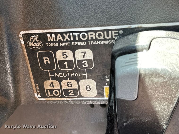 image for item DG4387 1995 Mack semi truck