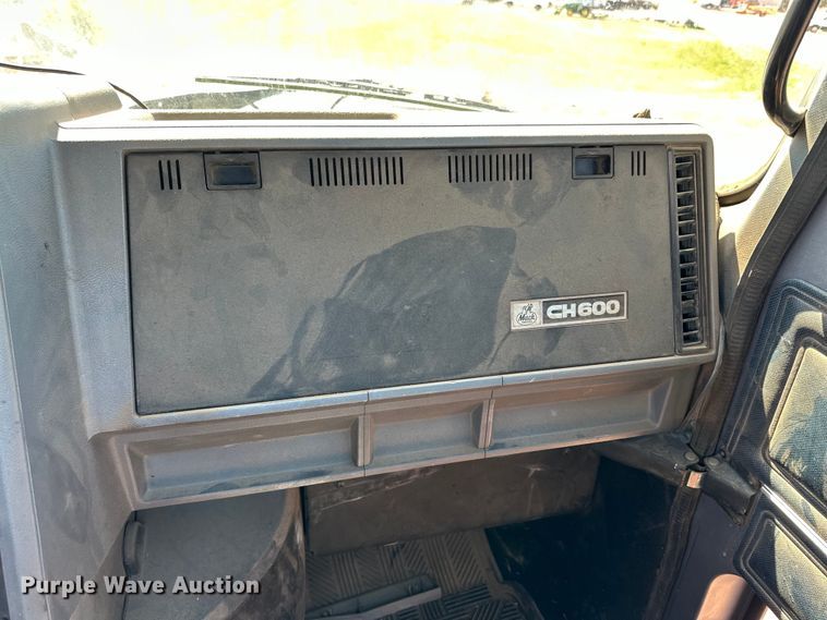 image for item DG4387 1995 Mack semi truck