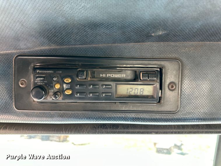 image for item DG4387 1995 Mack semi truck