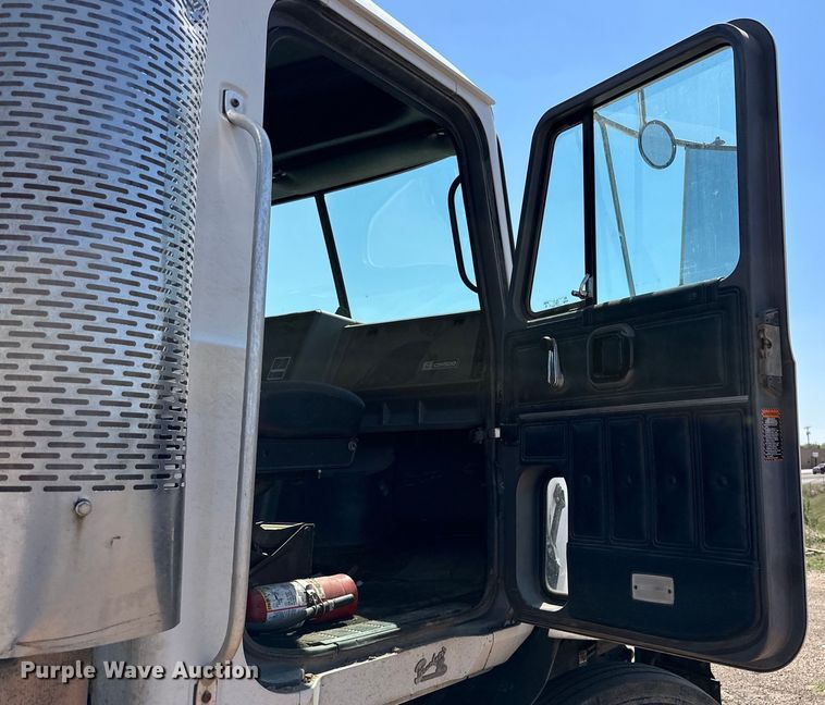 image for item DG4387 1995 Mack semi truck