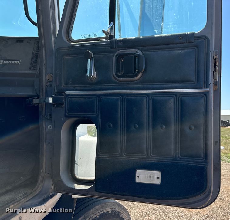 image for item DG4387 1995 Mack semi truck